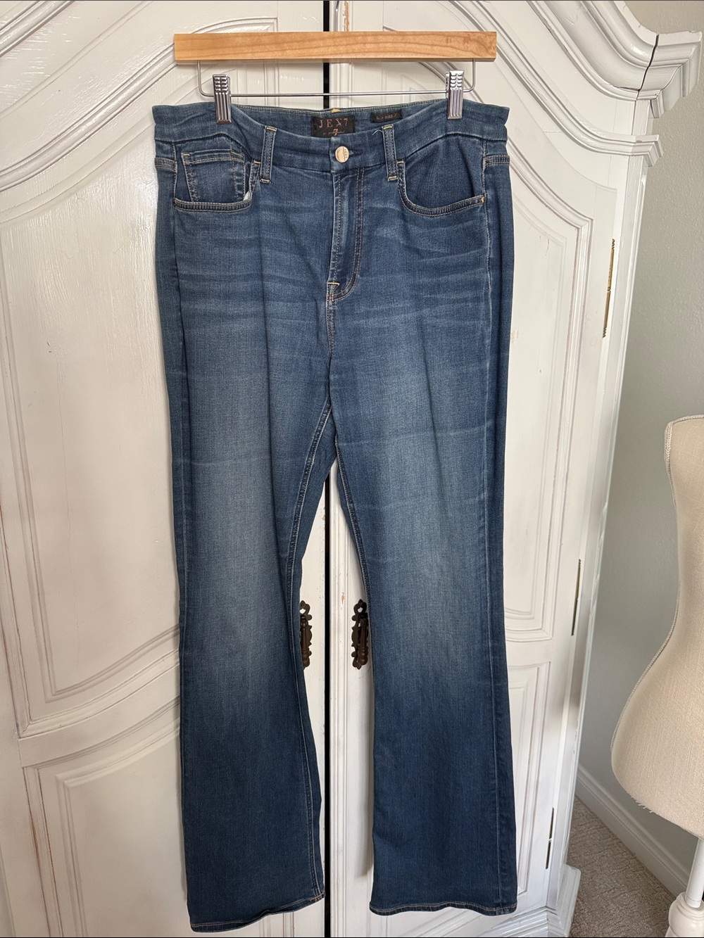 Seven For All Mankind Stretch Jeans | Size 10 | Medium‎ Wash | Flare Bootcut